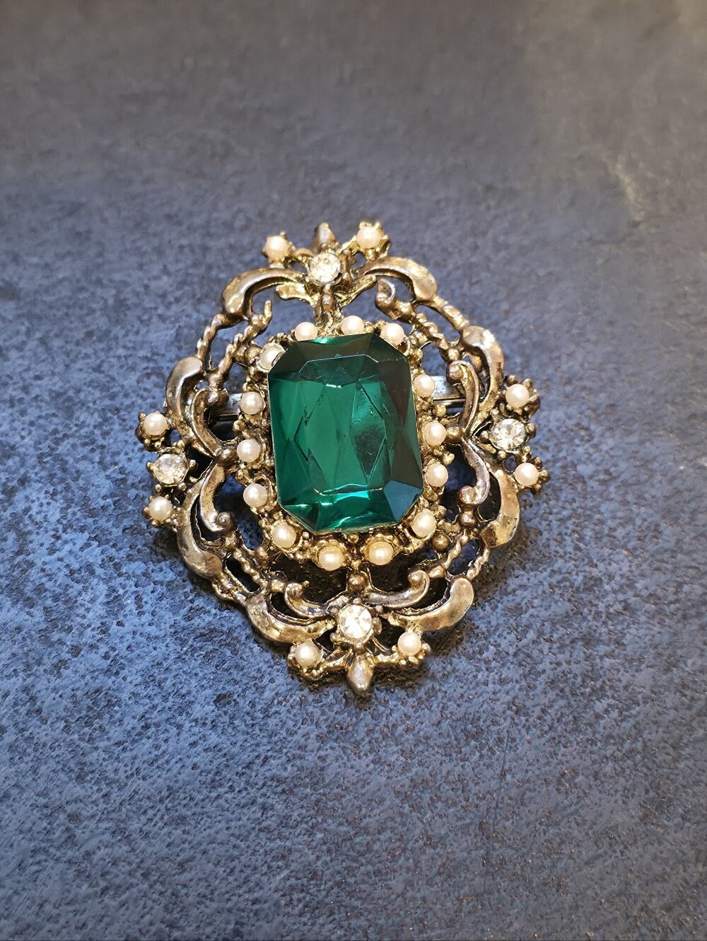 Vintage Emerald Green Statement Brooch | Faux Pearl & Crystal Accent Brooch - Picture 2 of 5